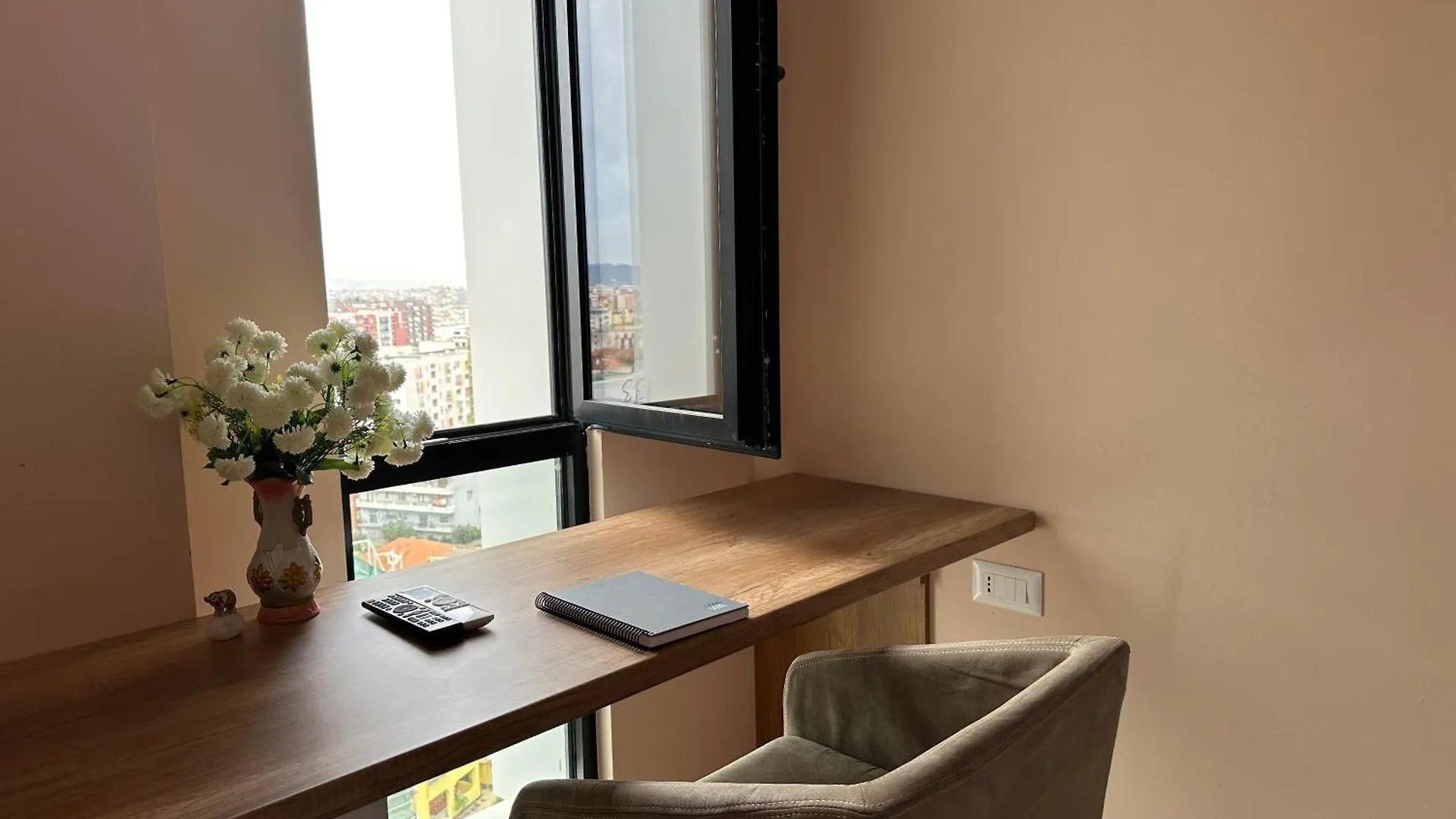 Tirana Daylight Apartment 0*,
